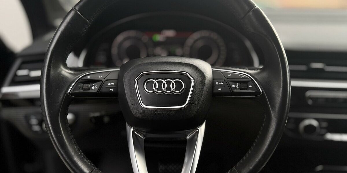 Audi Q7 3.0 TDI e-tron quattro / Panorama / Kamera 179.000 km 30.900 € Mönchengladbach 41066