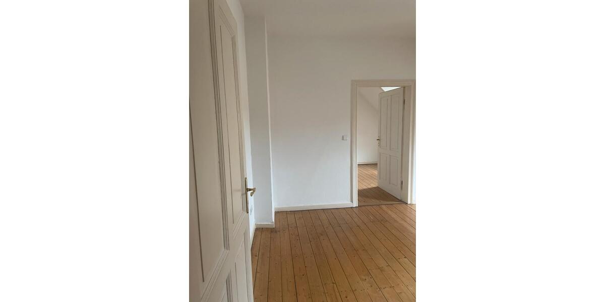 Etagenwohnung Wiesbaden Biebrich - 4 Zimmer, 105 m&sup2;, 1.090&euro; | Angebot:25962797