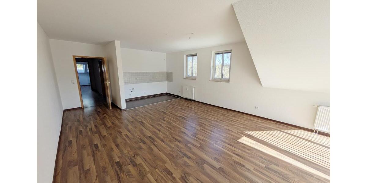 Dachgeschoßwohnung Zwickau - 3 Zimmer, 78 m&sup2;, 595&euro; | Angebot:26404437