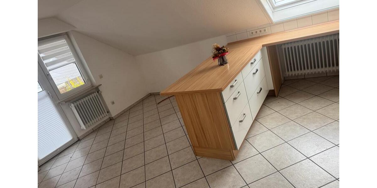 Helle und freundliche 4,5 Zimmer Wohnung mit EBK 4.5 zimmer