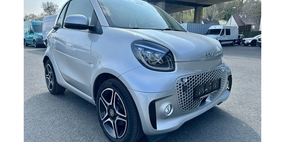 Smart EQ fortwo electric drive EQ LED Kamera Glasdach Ex 23.272 km 13.900 &euro; Mainz 55122