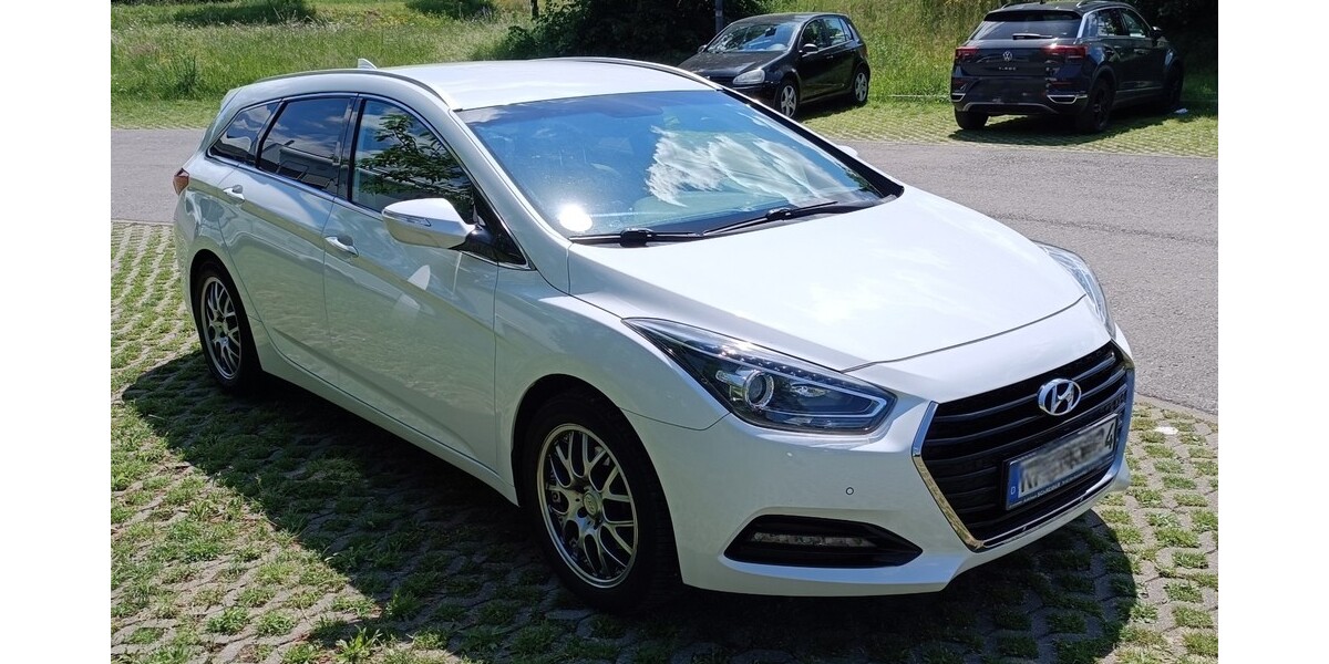 Hyundai i40 166.000 km 10.600 &euro; Karlsruhe 76133