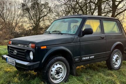 Lada Taiga 32.500 km 8.750 &euro; Ludwigshafen 67071