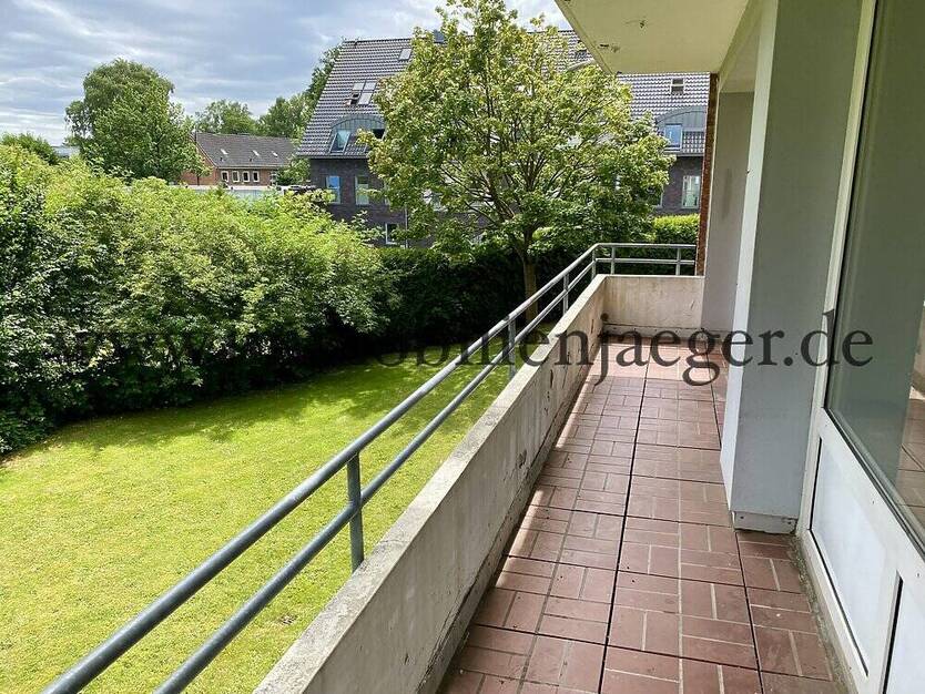 Fußnähe AEZ Poppenbüttel - ruhige Wohnung mit großen Balkon - ruhige Lage nur zum Garten, Fahrstuhl