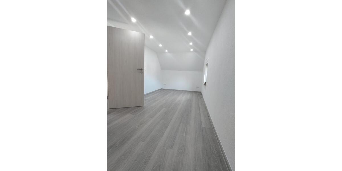 Neu renoviertes Einfamilienhaus mit Garage und Nebengebäude 5 zimmer