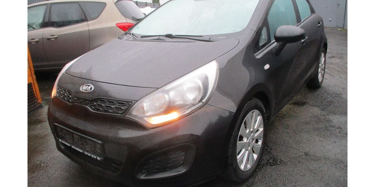 Kia Rio 126.000 km 3.400 &euro; Dreieich 63303
