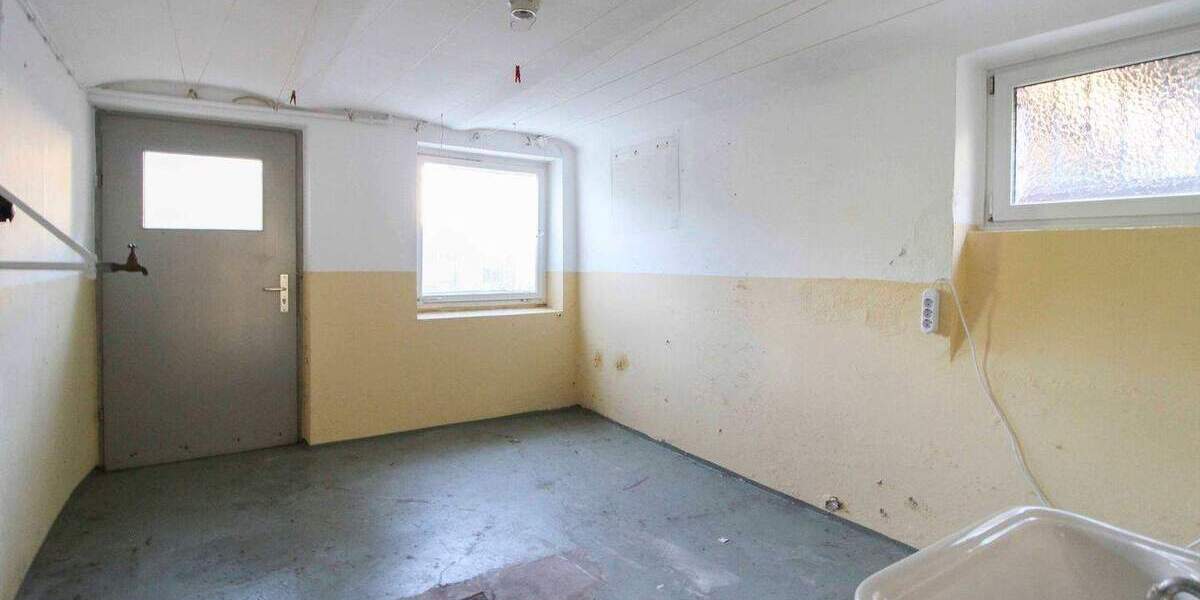 Interessantes MFH mit Wertsteigerungspotenzial und großem Garten in Top-Lage von Stuttgart 9 zimmer