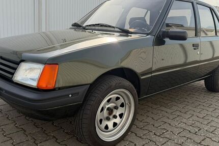 Peugeot 205 81.400 km 4.999 &euro; Bornheim 53332