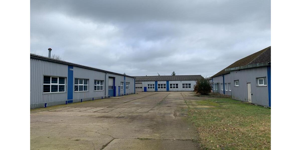 Logistik- & Gewerbehalle auf 2 ha Grundstück Nähe Autobahn 24 & 14 zimmer