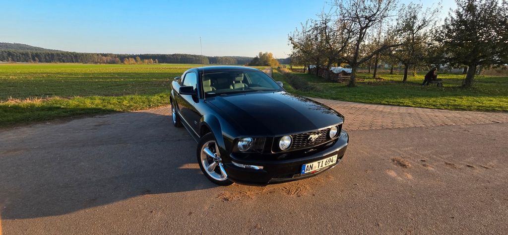 Ford Mustang 80.500 km 13.900 € Windsbach 91575