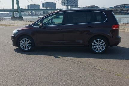 VW Touran 161.112 km 17.500 € Köln 51063