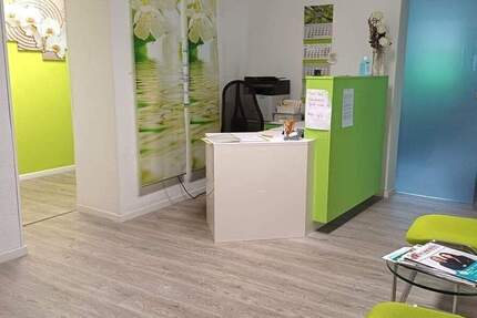 (Wohnen und Arbeiten) Physiopraxis,Saunalandschaft und Wohnung im OG, Toreinfahrt, Garage, Stellplätzen, Garten und Terrasse, in St. Ingbert-Rohrbach 7 zimmer