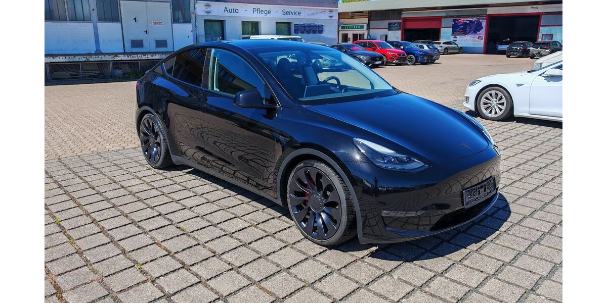 Tesla Model Y 89.738 km 34.970 &euro; Braunschweig 38112