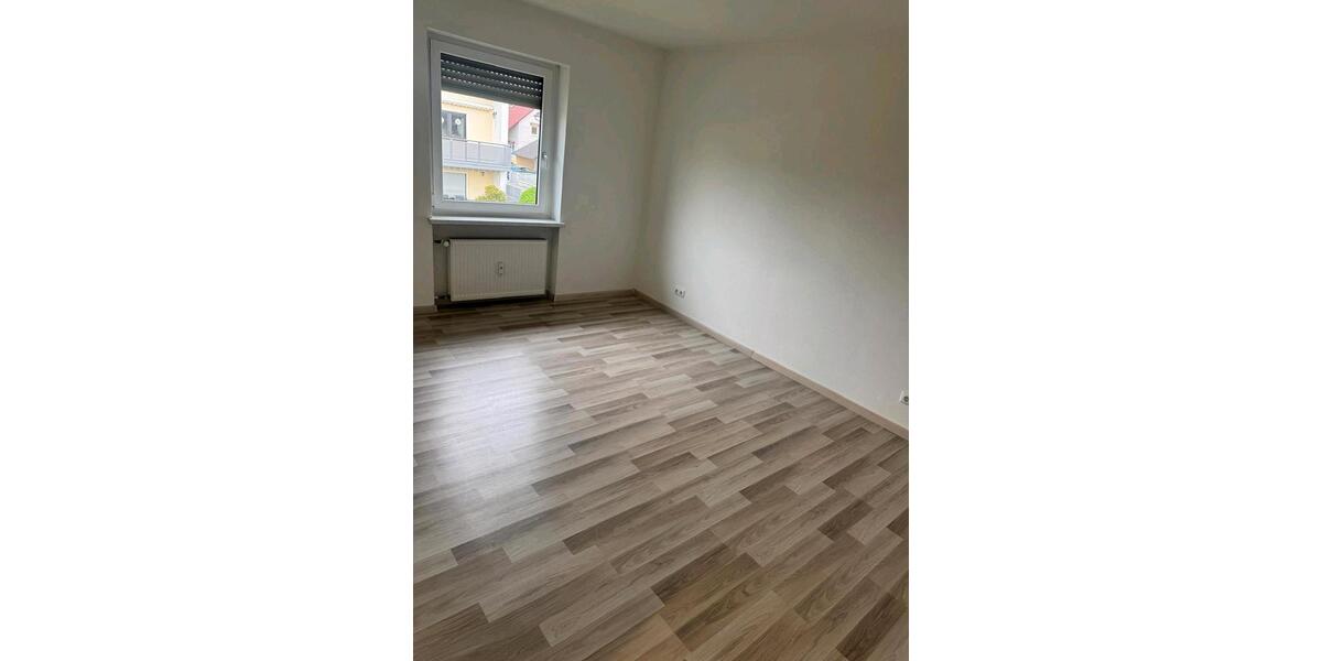 Etagenwohnung Weiherhammer - 4 Zimmer, 105 m&sup2;, 900&euro; | Angebot:26517623