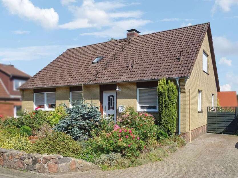 Haus zum Kaufen in Burg (Dithmarschen) 249.000 € 182 m²