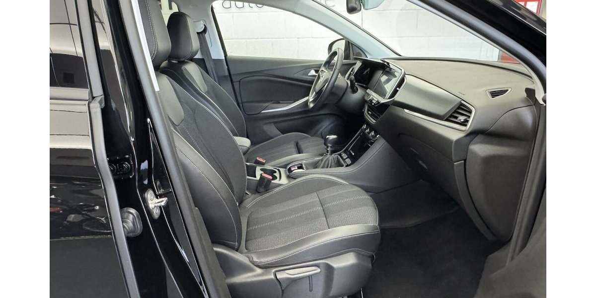 Opel Grandland 1.2 Turbo Elegance CarPlay FULL LED 30.756 km 16.830 &euro; Lich 35423