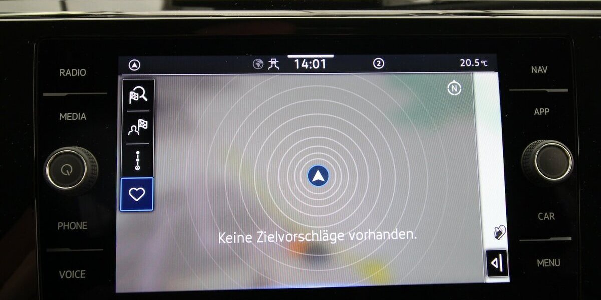 VW Touran 1.5 TSI 7-DSG Comfortline 7-SITZ+NAVI+AHK 25.069 km 32.790 &euro; Hagenow 19230