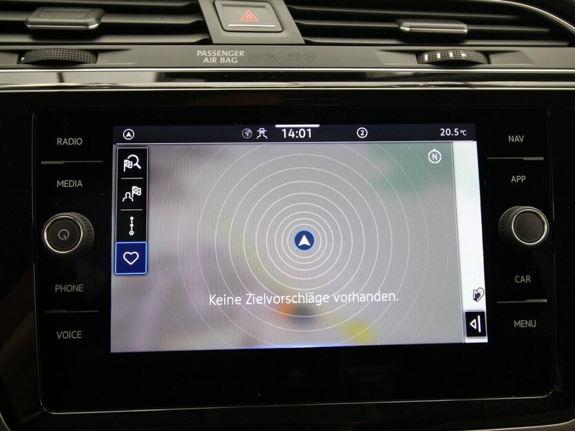 VW Touran 1.5 TSI 7-DSG Comfortline 7-SITZ+NAVI+AHK 25.069 km 32.790 € Hagenow 19230