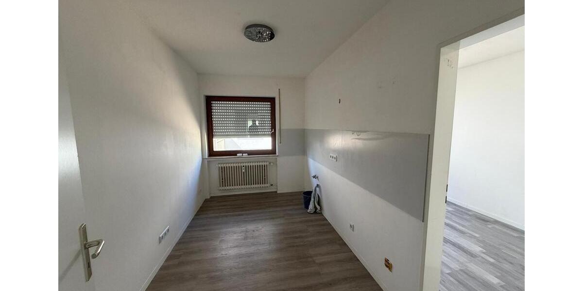Etagenwohnung Lemgo - 4 Zimmer, 97 m&sup2;, 350&euro; | Angebot:26381684