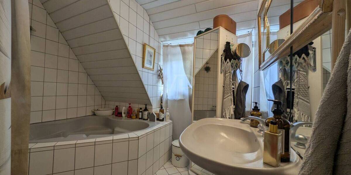 Etagenwohnung Lachendorf - 6 Zimmer, 140 m&sup2;, 209.000&euro; | Angebot:26796208