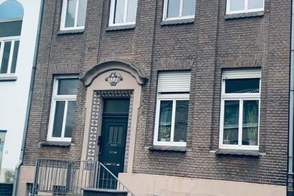 RE-West Altbauwohnung 2 Zi., KDB, DG, 55 qm, saniert, kein Balkon 2.5 zimmer