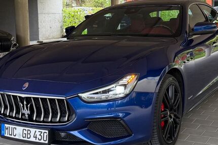 Maserati Ghibli 82.000 km 33.900 &euro; München 81677