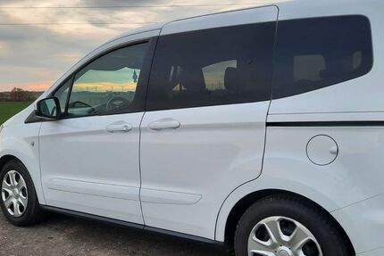 Ford Tourneo Courier 57.600 km 8.999 &euro; Gerstenberg 04617