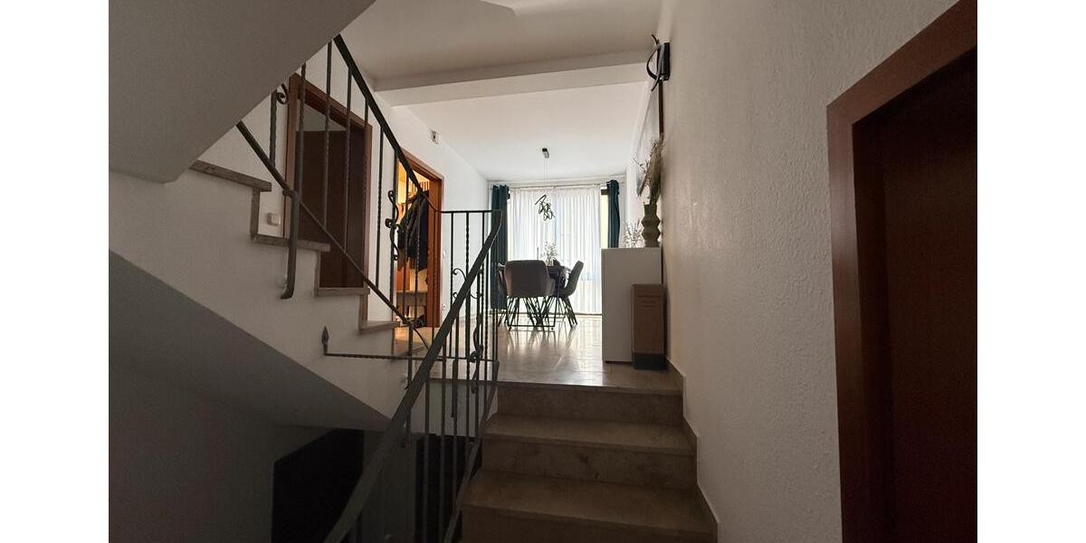 Traumhafte Doppelhaushälfte mit Garten in 91227 Leinburg 4 zimmer