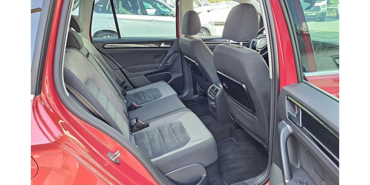 VW Golf Sportsvan 1.5 TSI Highline NAVI LED AHK ACC 128.150 km 15.990 &euro; Löhne 32584