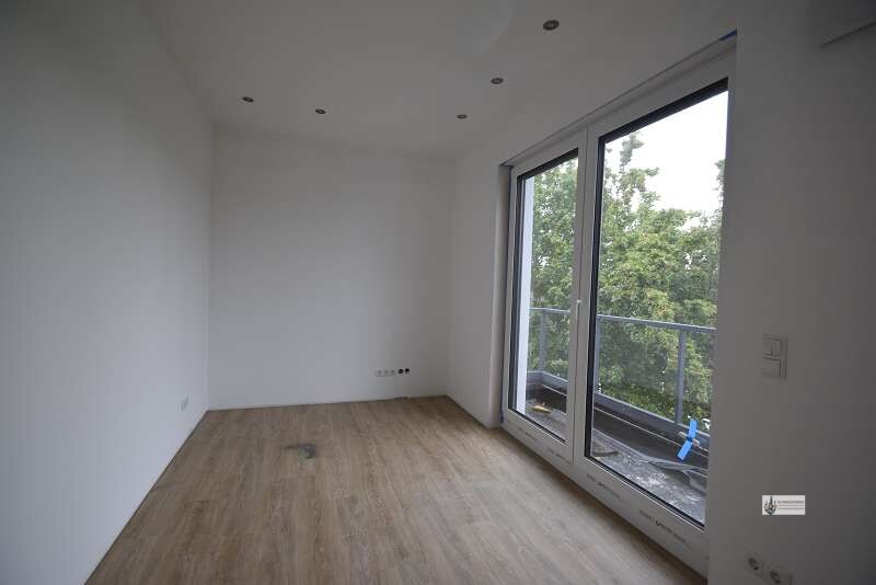 Hoch moderne Penthouse-Wohnung Neubau zum 1.7.2026 Rollläden + Stellplatz + Dachterrasse ohne Küche - Einfamilienhaus Weyhe Leeste | Angebot:26774140