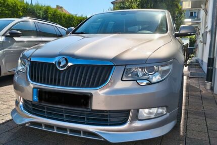 Skoda Superb 285.500 km 5.999 &euro; Detmold 32756
