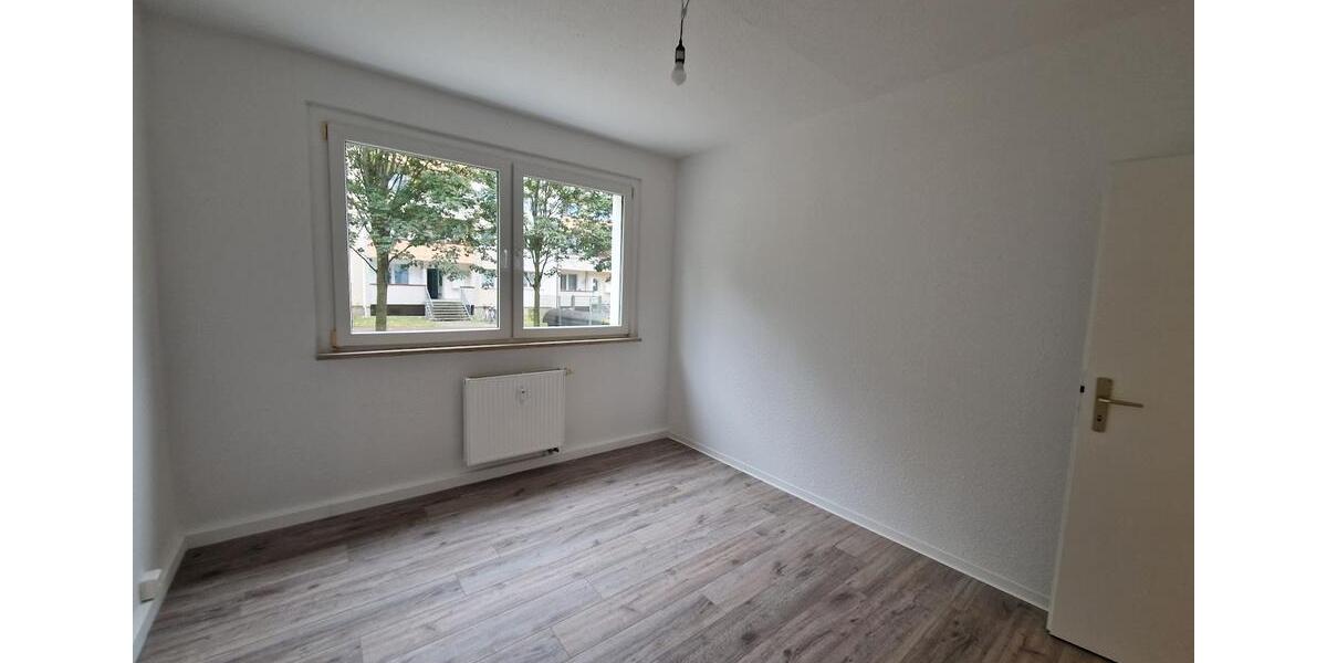 Etagenwohnung Dessau-Roßlau Brambach - 4 Zimmer, 65 m&sup2;, 389&euro; | Angebot:26549414
