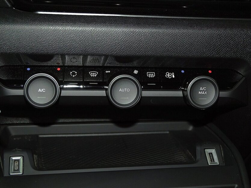 C4 e- 136 Feel 50KWh CARPLAY Batteriezertifikat