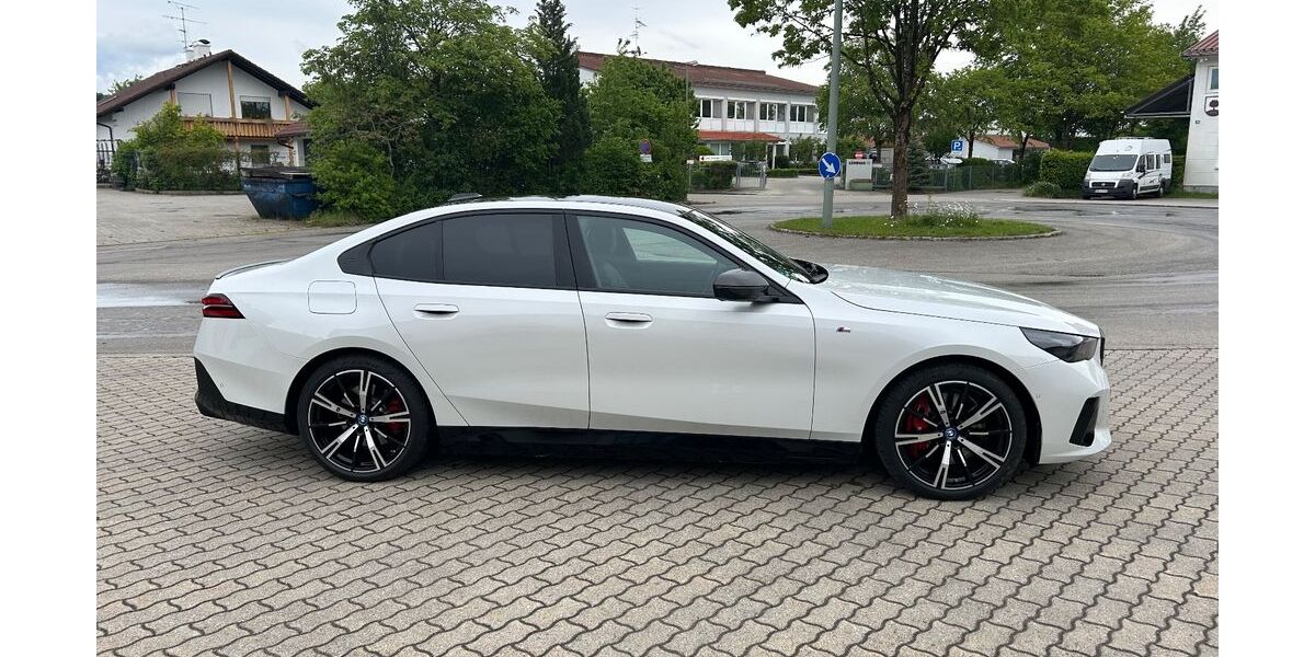 BMW i5 12.500 km 59.899 &euro; Hohenlinden 85664