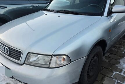Audi A4 156.000 km 1.700 &euro; Trossingen 78647