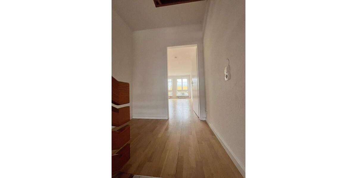 Etagenwohnung Wiesbaden Mitte - 2 Zimmer, 100 m&sup2;, 1.200&euro; | Angebot:25778336