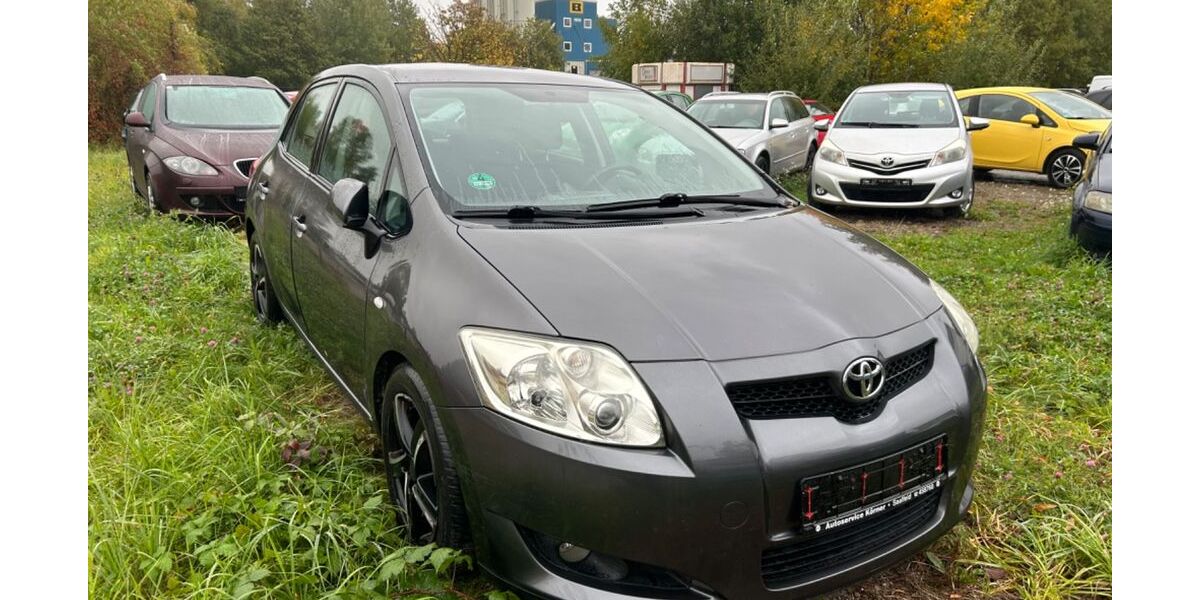 Toyota Auris 243.000 km 2.390 &euro; Chemnitz 09114