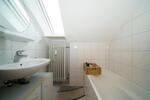 Schöne Wohnung mit Einbauküche in 6-Familienhaus in ruhiger Lage!