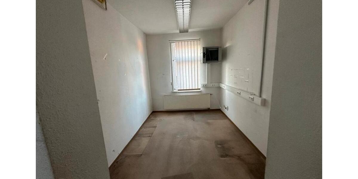 150qm,EG Wohnung zu vermieten, Keller, Parkplatz , Gasheizung 4 zimmer