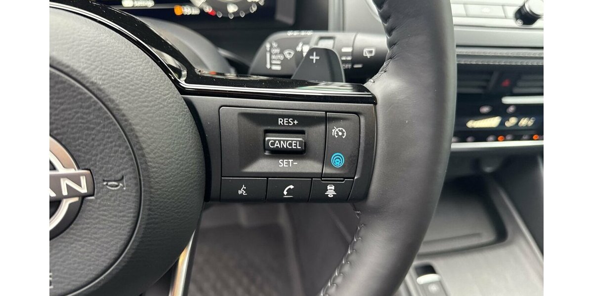 Nissan Qashqai Tekna XTronic *Navi/LED/el. Heckklappe/360 13.122 km 28.690 &euro; Bamberg 96052