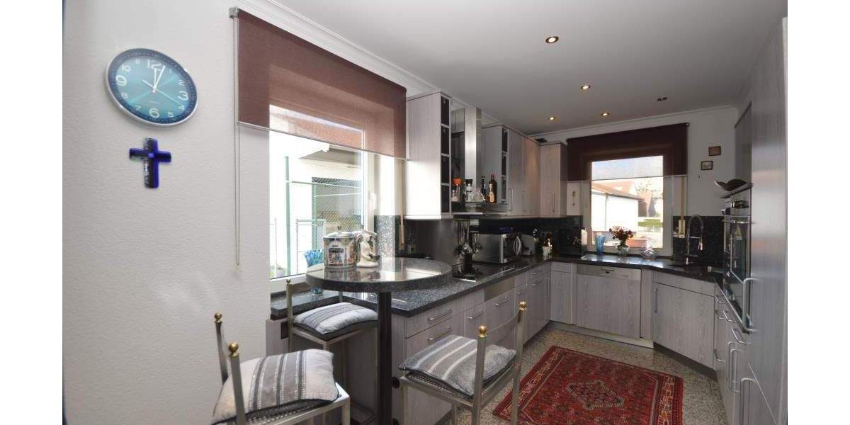 Vielseitiges Unternehmer-Anwesen in Bestzustand! Wohnen. Arbeiten. Leben. Freystadt - Forchheim 9 zimmer