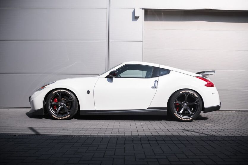 Nissan 370Z 33.300 km 44.900 € Holzwickede 59439