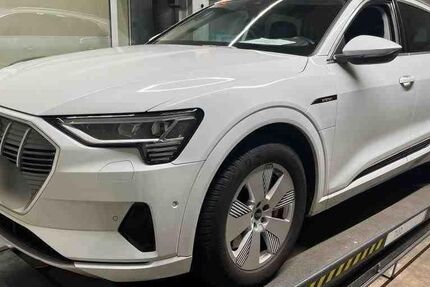 Audi e-tron 45.042 km 32.468 &euro; Hagen 58091