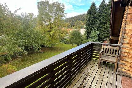 **Großzügige Dachgeschoss-Maisonette-Whg. mit eigenem Gartenbereich und Balkon** 5 zimmer