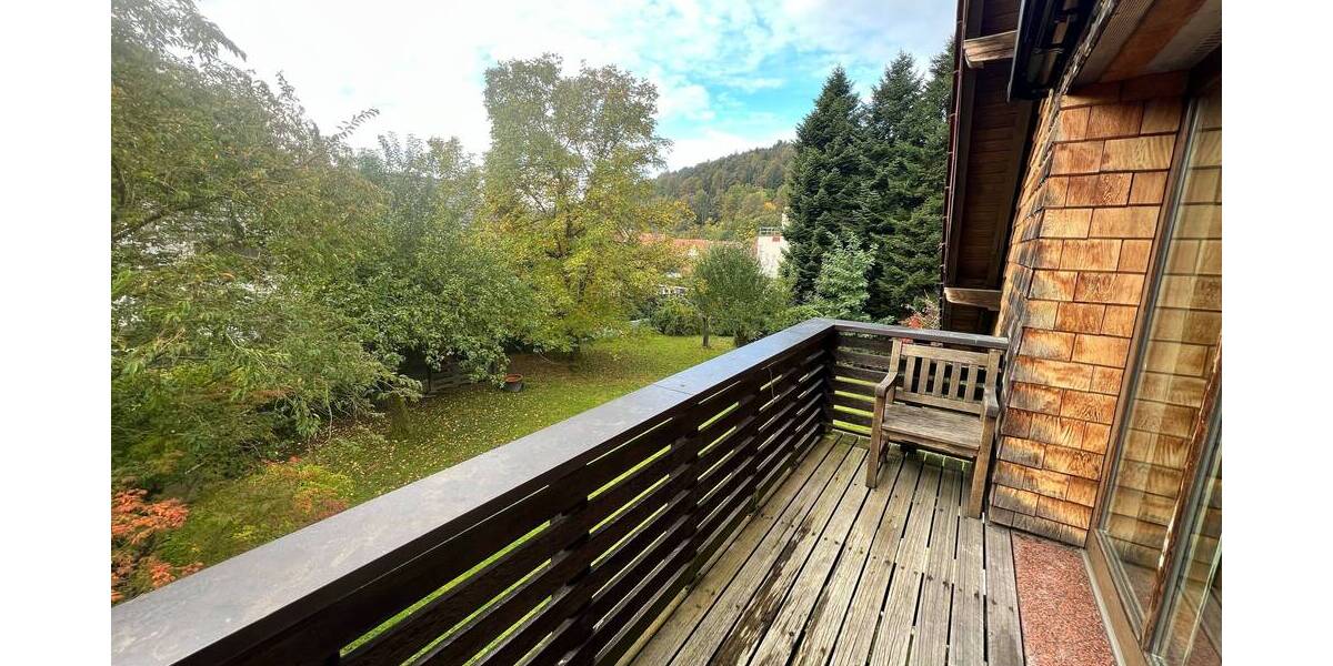 **Großzügige Dachgeschoss-Maisonette-Whg. mit eigenem Gartenbereich und Balkon** 5 zimmer