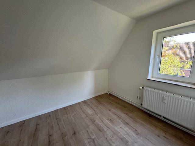 Dachgeschoßwohnung Rendsburg - 2 Zimmer, 27 m&sup2;, 300&euro; | Angebot:26335642