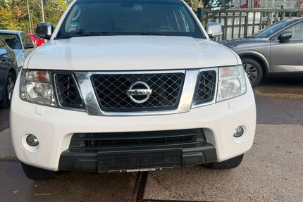 Nissan Navara 249.530 km 9.499 &euro; Berlin 12351