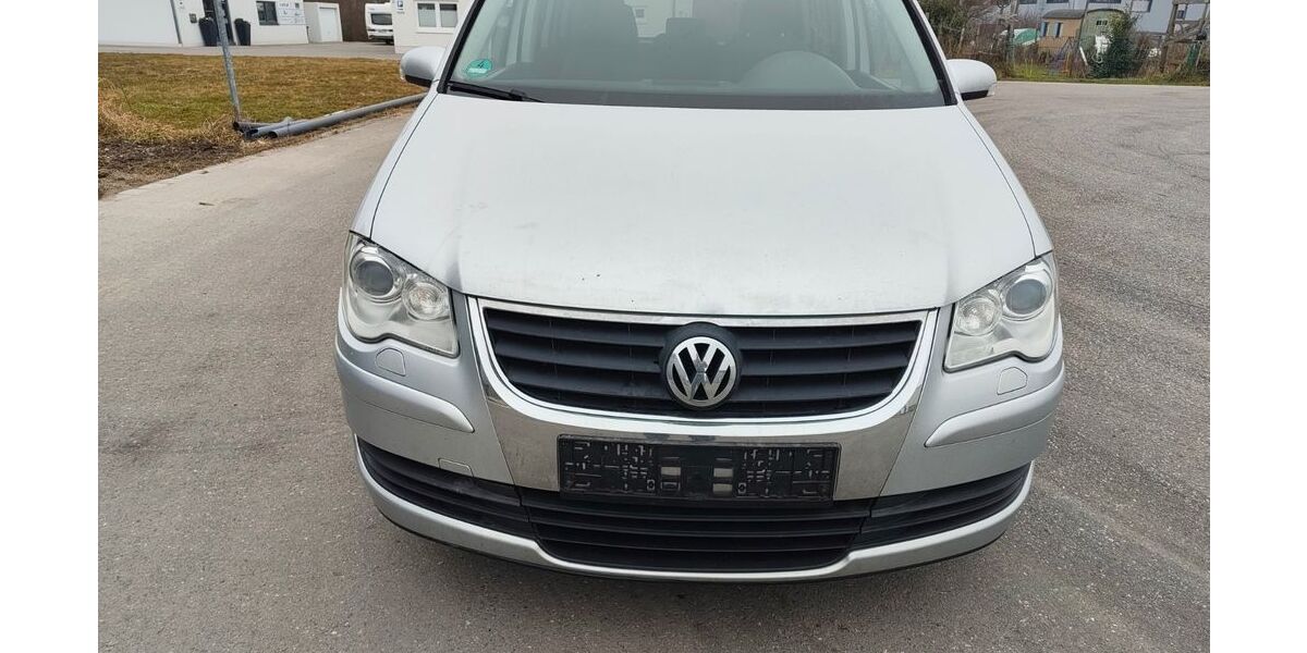 VW Touran 238.500 km 3.850 &euro; Bruckmühl 83052