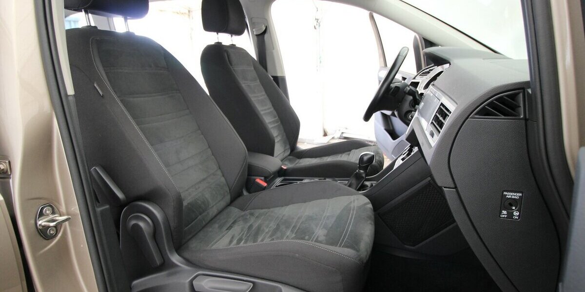 VW Touran 1.6 TDI BMT 7-DSG Comfortline NAVI+ACC 151.032 km 13.900 &euro; Hagenow 19230