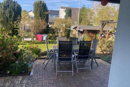 Erdgeschoss Wohnung mit Terrasse und großen Garten